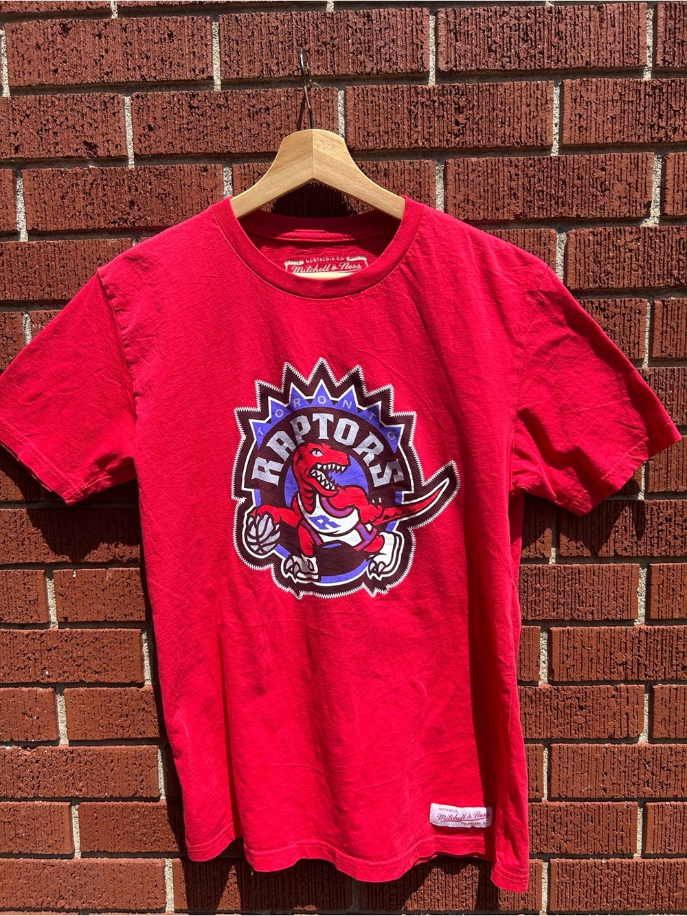 Mitchell & Ness Toronto Raptors Vintage Logo Graphic T-Shirt Men’s M
